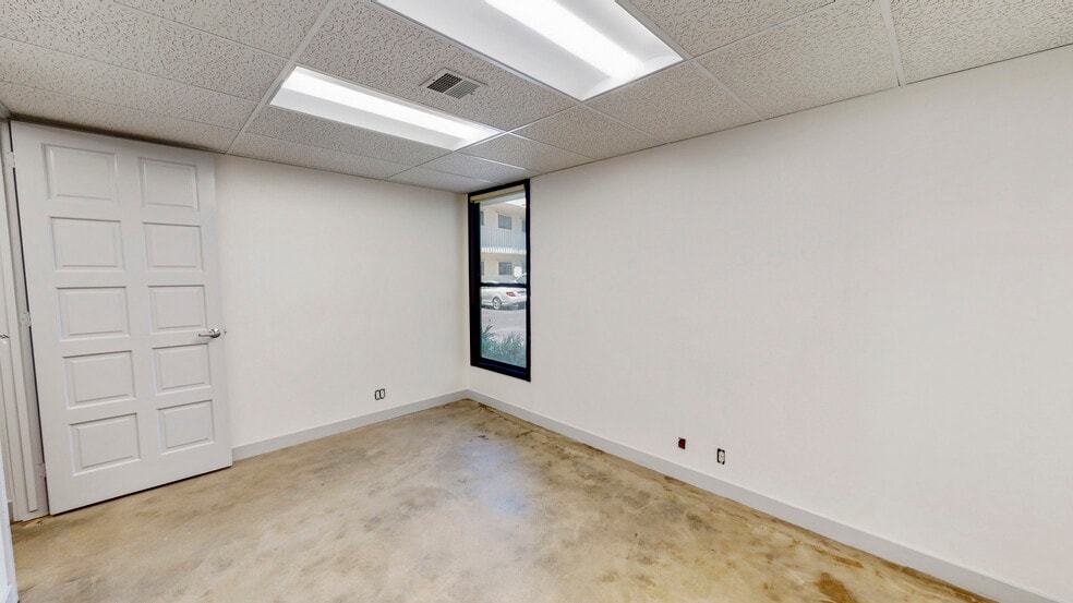 More Photos Of 4425 W Riverside Dr, Burbank Office For Lease