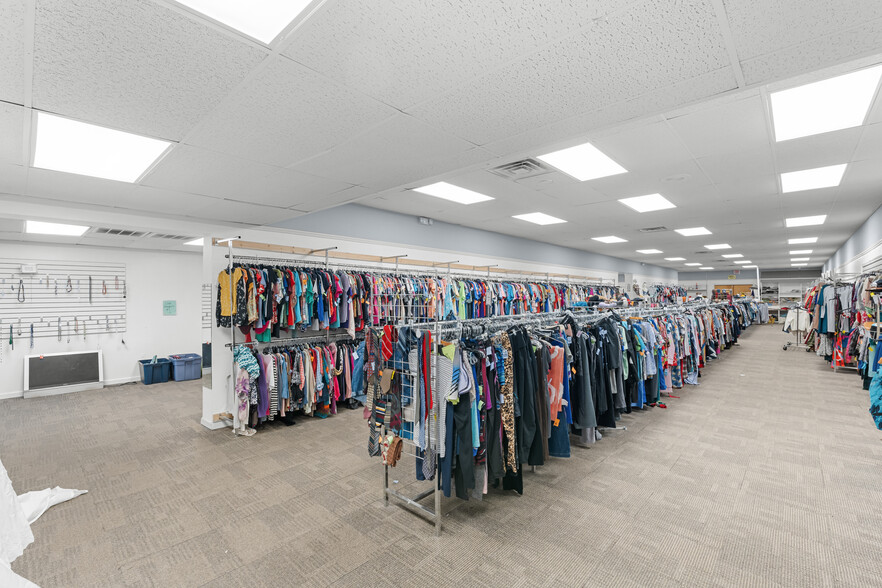 More Photos Of 6 Television Cir, Savannah Freestanding For Lease