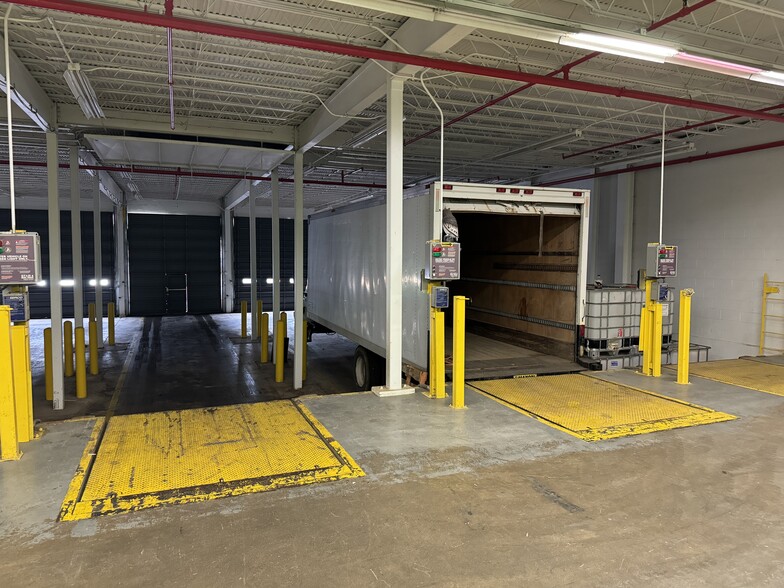 More Photos Of 435 E Washington St, Winchester Warehouse For Lease