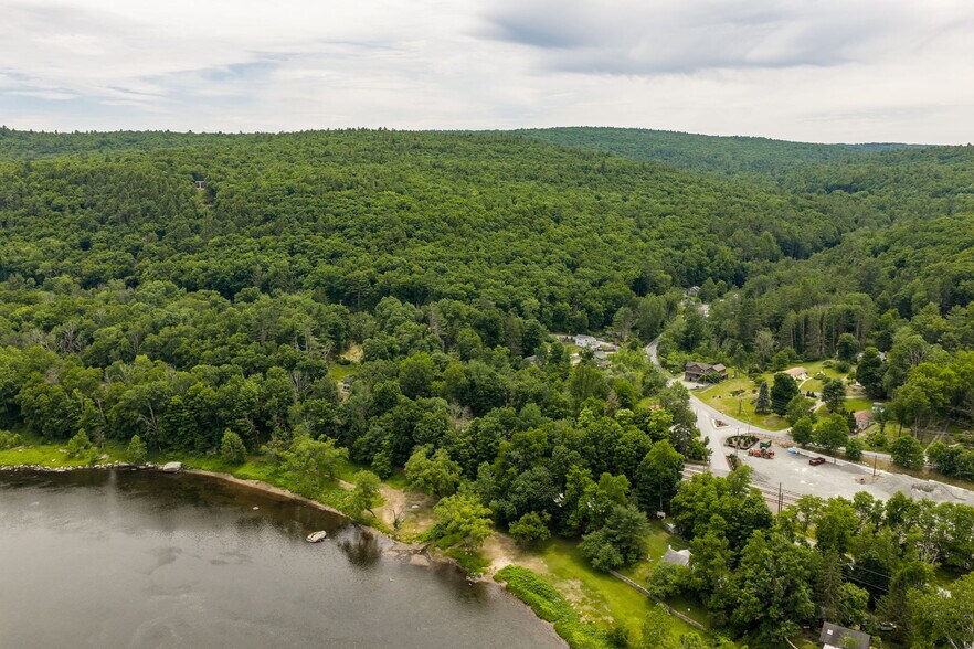 More Photos Of 696 PA-590, Lackawaxen Multifamily For Sale
