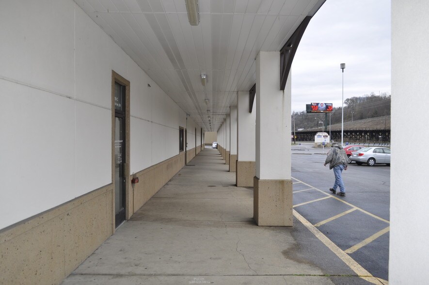More Photos Of 1412-1418 MacCorkle Ave SW, Charleston Storefront For Lease