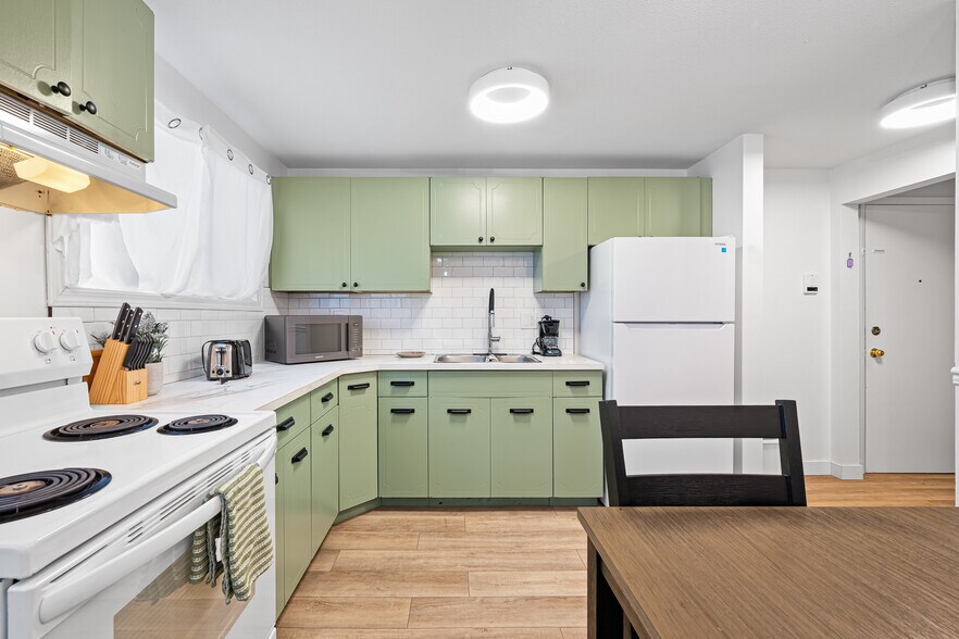 More Photos Of 4504 56A Av, Lloydminster Apartments For Sale