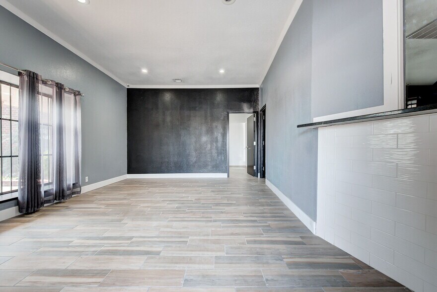 More Photos Of 7917 N May Ave, Oklahoma City Freestanding For Sale