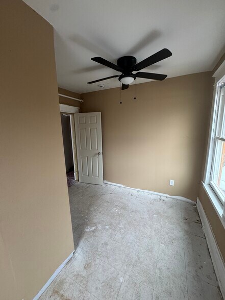 More Photos Of 2449 Shirley Ave, Baltimore Flex For Sale