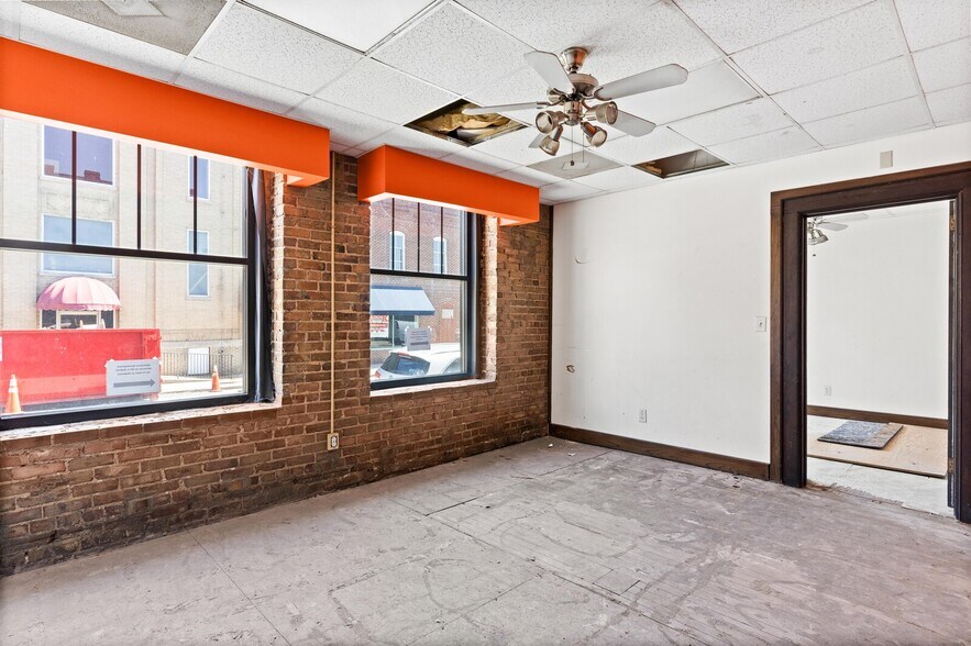 More Photos Of 101 S Raiford St, Selma Storefront Retail Office For Lease