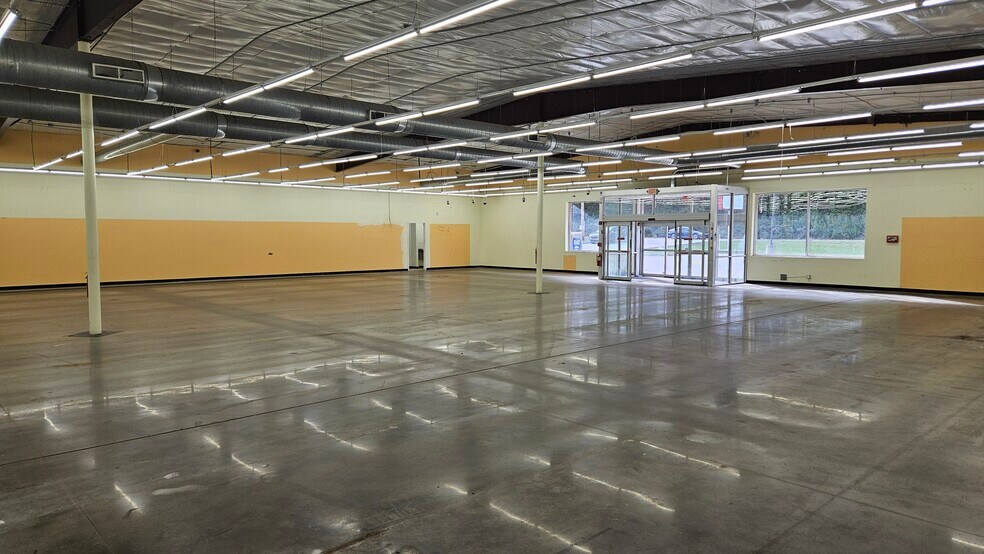 More Photos Of 5732 McClellan Hwy, Branchland Freestanding For Lease