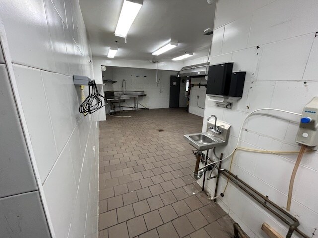 More Photos Of 4001 Northern Blvd, Long Island City Restaurant For Lease