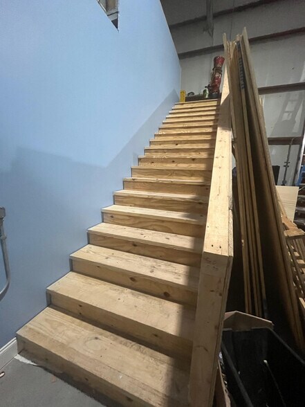 More Photos Of 522 Live Pine Cir, Apopka Warehouse For Sale