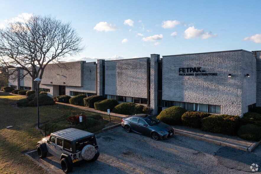 More Photos Of 66-70 Austin Blvd, Commack Warehouse For Lease