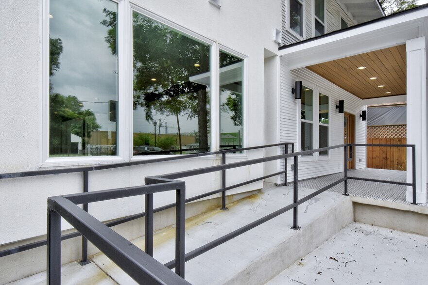 More Photos Of 1801 E Cesar Chavez St, Austin Loft Creative Space For Lease