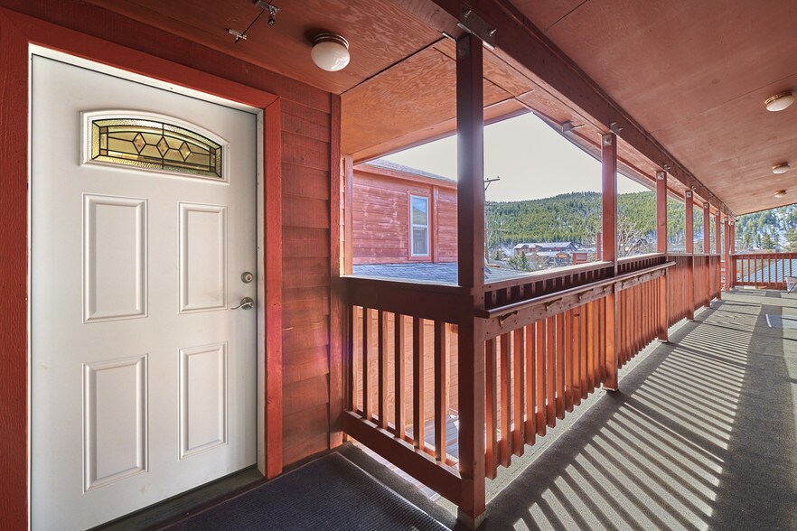 More Photos Of 1 W 1st St, Nederland Storefront Retail Office For Lease