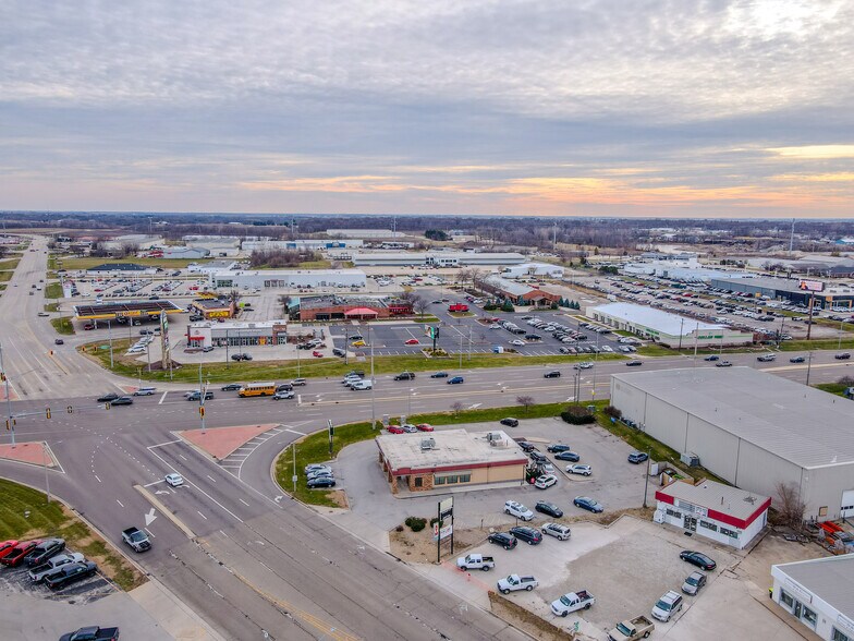 More Photos Of 1603 Morrissey Dr, Bloomington Storefront For Lease