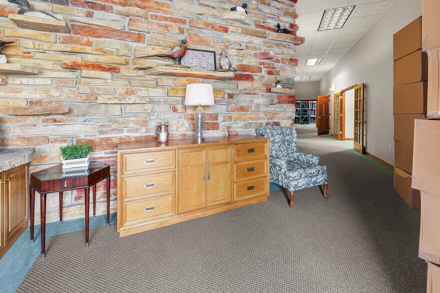 More Photos Of 1828 Park Ave, New Holstein Light Distribution For Sale