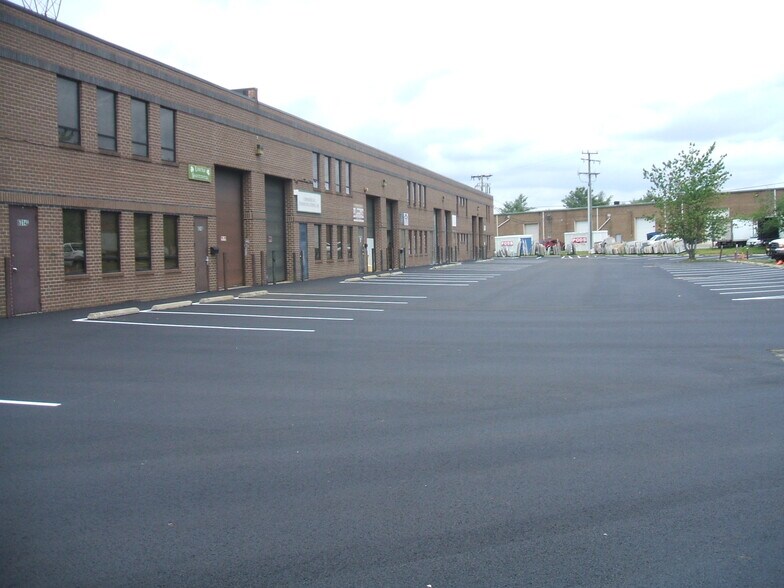 Primary Photo Of 6314 Gravel Ave, Alexandria Warehouse For Lease