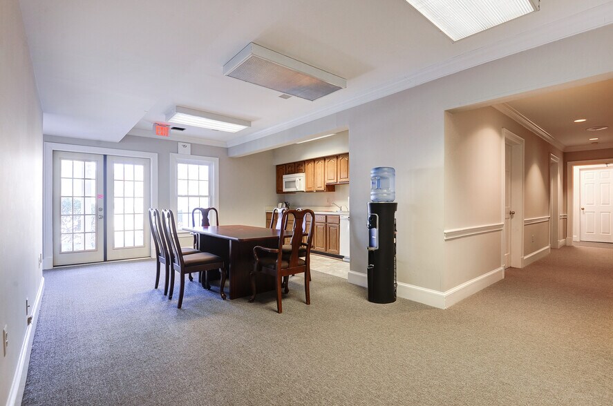 More Photos Of 13000 Harbor Dr, Woodbridge Office For Lease