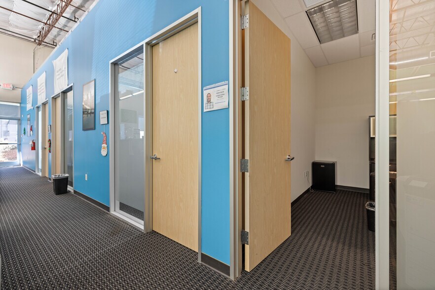 More Photos Of 9300 United Dr, Austin Unknown For Lease