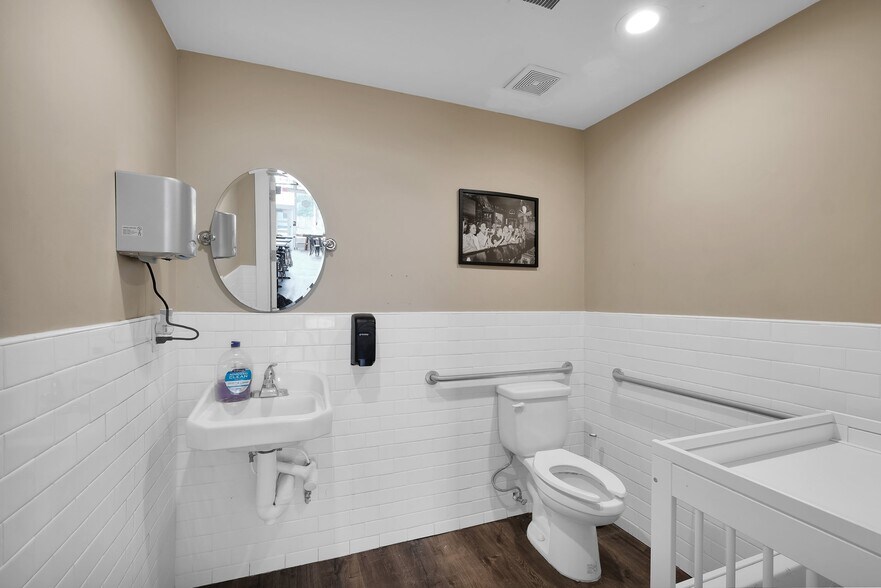 More Photos Of 2695 Post St, Jacksonville Freestanding For Sale