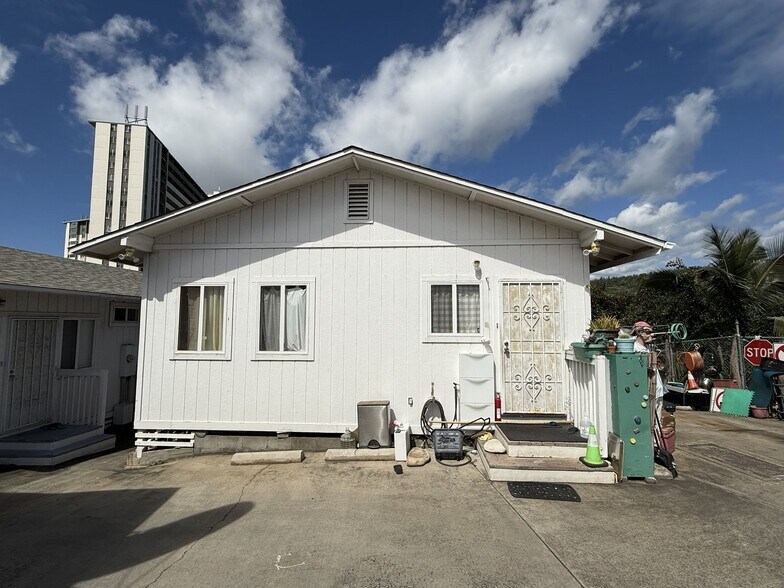 More Photos Of 1424 Gulick Ave, Honolulu Multifamily For Sale