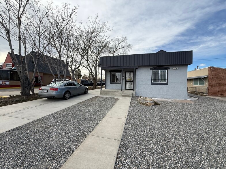 More Photos Of 809 S Federal Blvd, Denver Freestanding For Lease