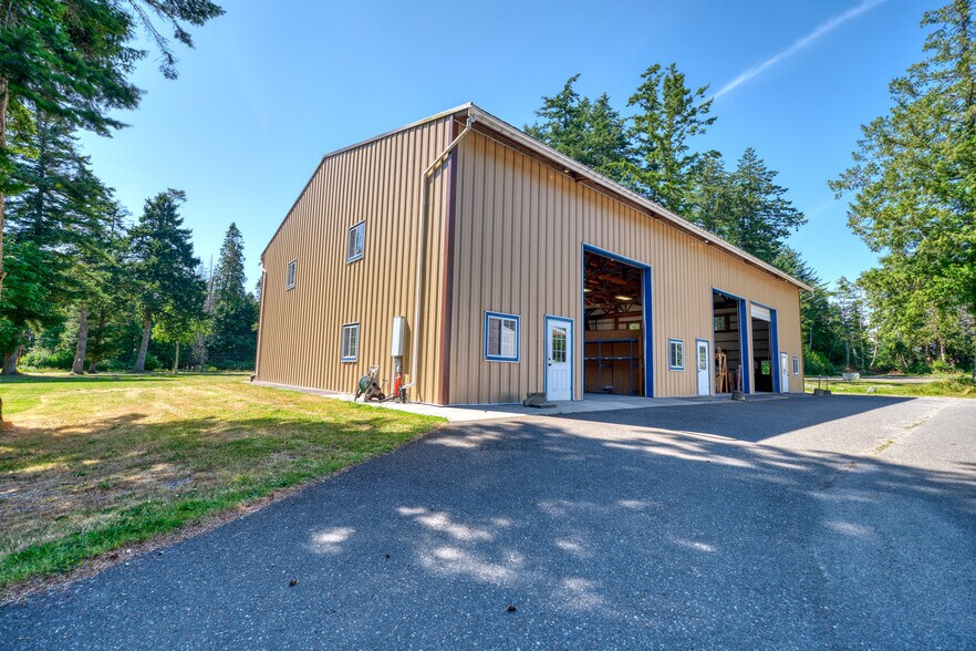 More Photos Of 1591 McKenzie Way, Point Roberts Flex For Sale