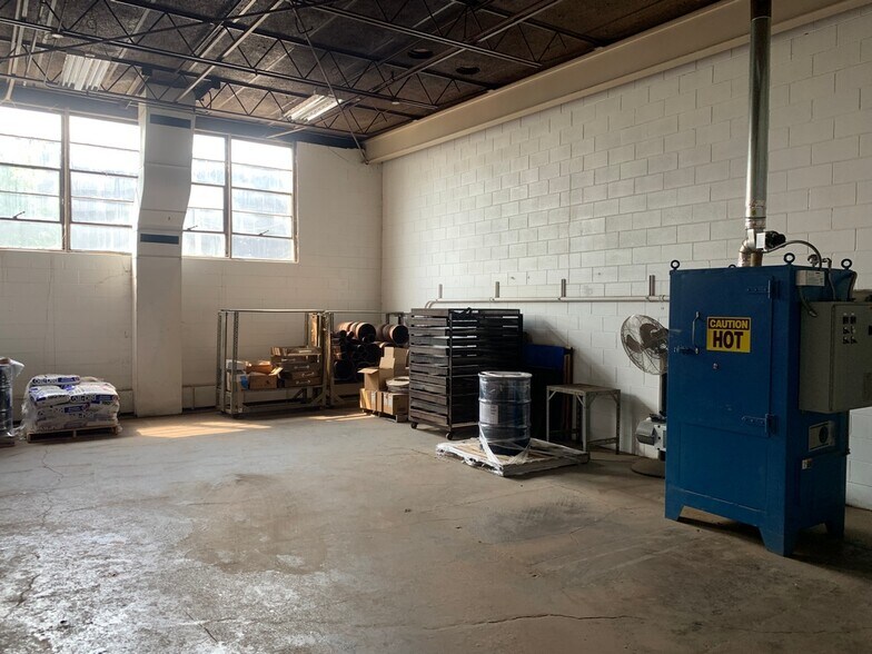 More Photos Of 1031 S Noel Ave, Wheeling Manufacturing For Sale