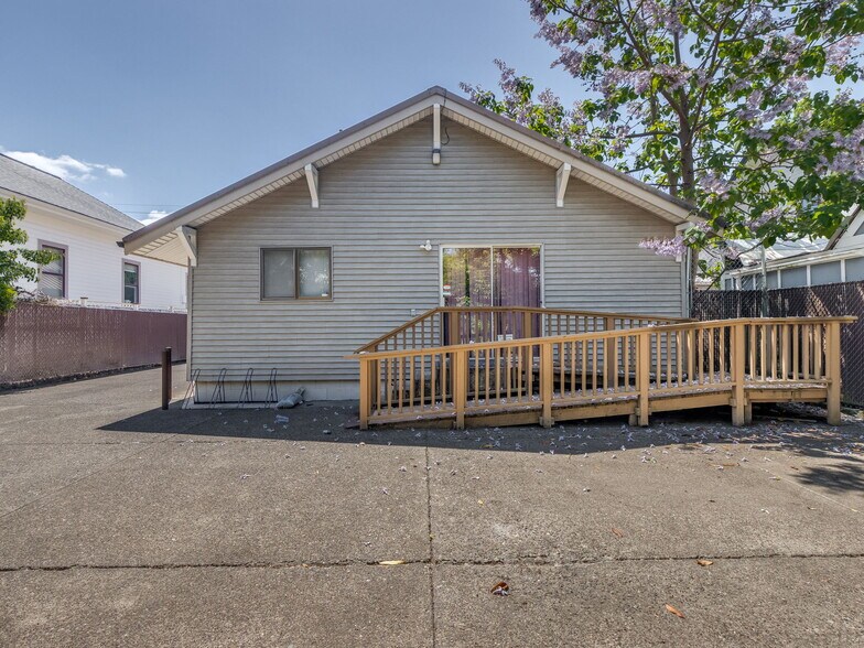 More Photos Of 319 NE 5th St, McMinnville Office Residential For Sale