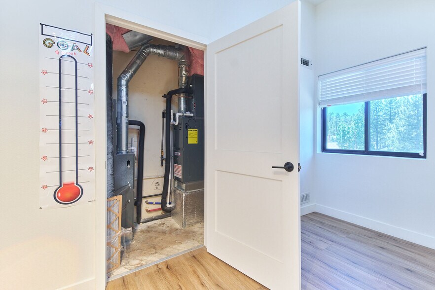 More Photos Of 586 Bonanza Trail, Big Bear Lake Office Residential For Sale