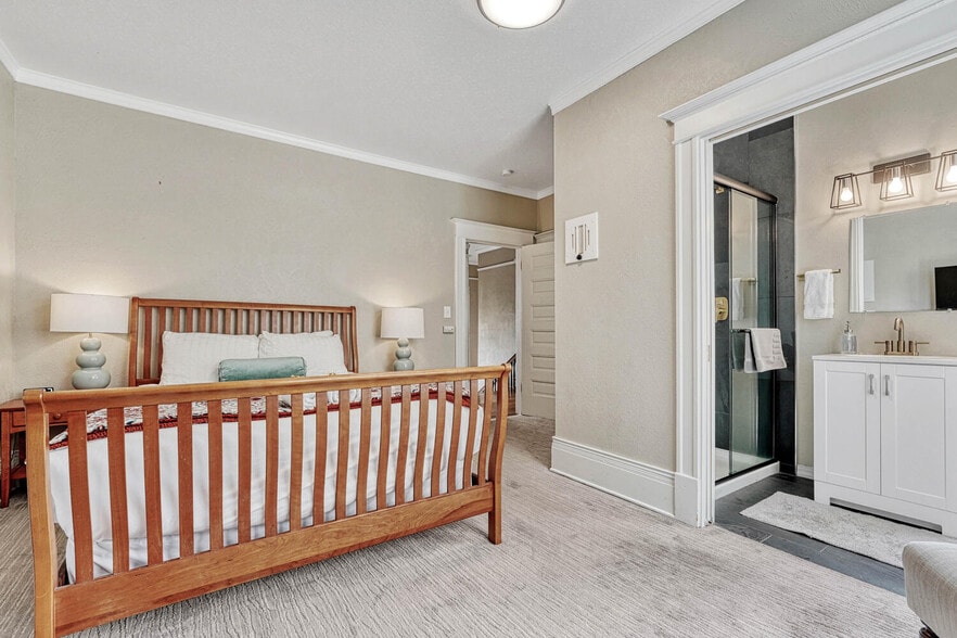 More Photos Of 6 Boulder Crescent St, Colorado Springs Hotel For Sale