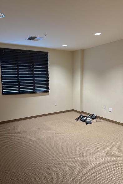 More Photos Of 34929 Flyover Ct, Bakersfield Warehouse For Lease