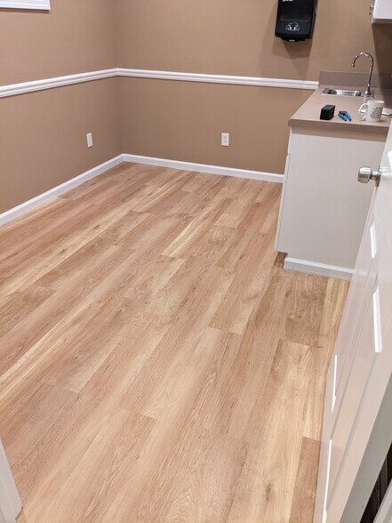 More Photos Of 806 Glover Ave, Enterprise Office For Lease