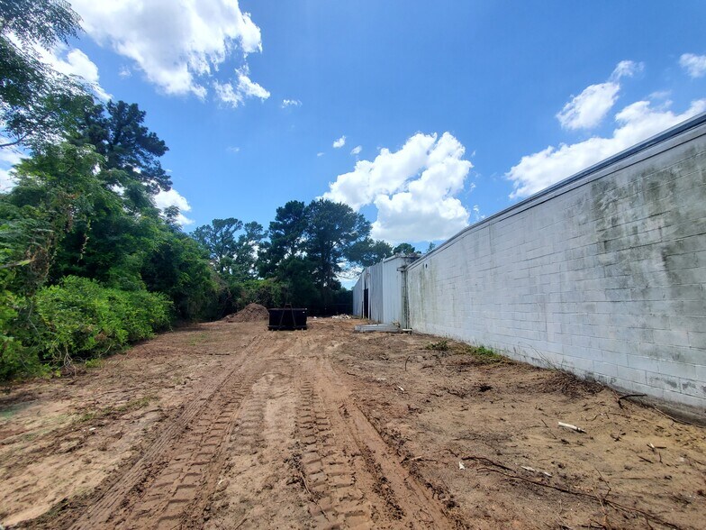 More Photos Of 14077 N Highway 75, Willis Warehouse For Sale