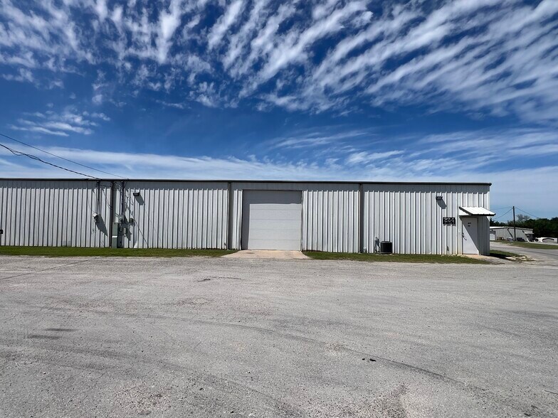 Primary Photo Of 224 Ken Dr, Sherman Industrial For Lease