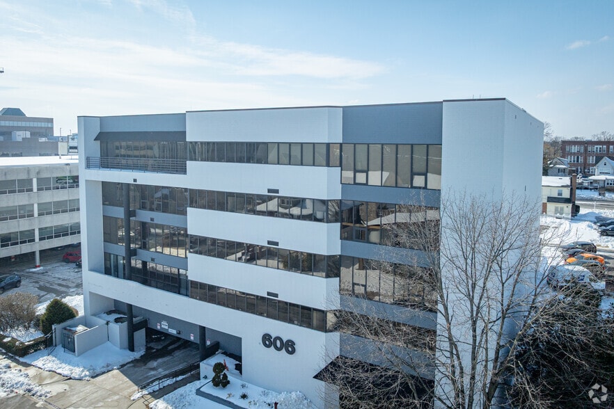More Photos Of 606 Baltimore Ave, Towson Medical For Sale