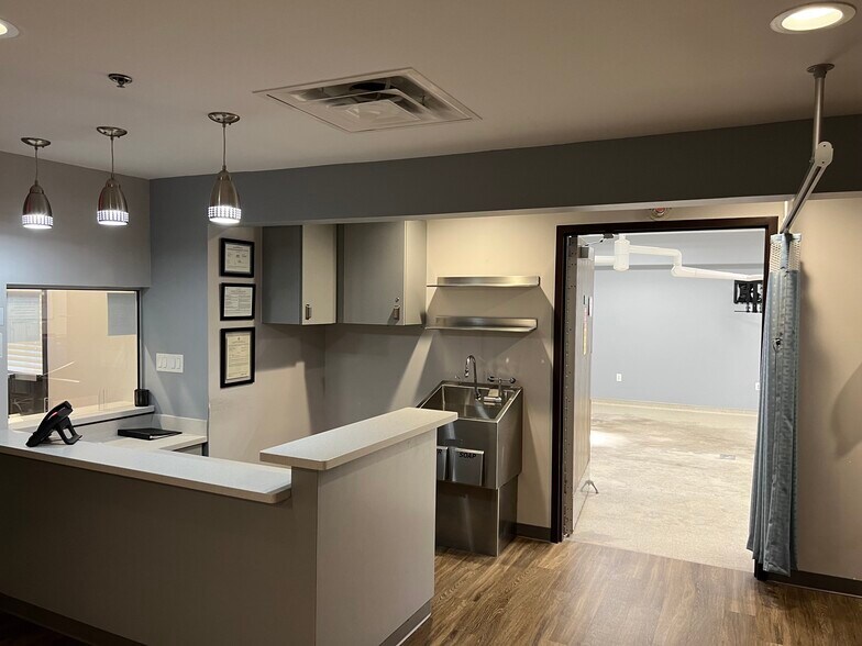 More Photos Of 851 N Highway 287, Mansfield Medical For Sale