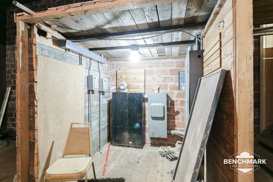 More Photos Of 4017 Railroad, Williamson Warehouse For Sale