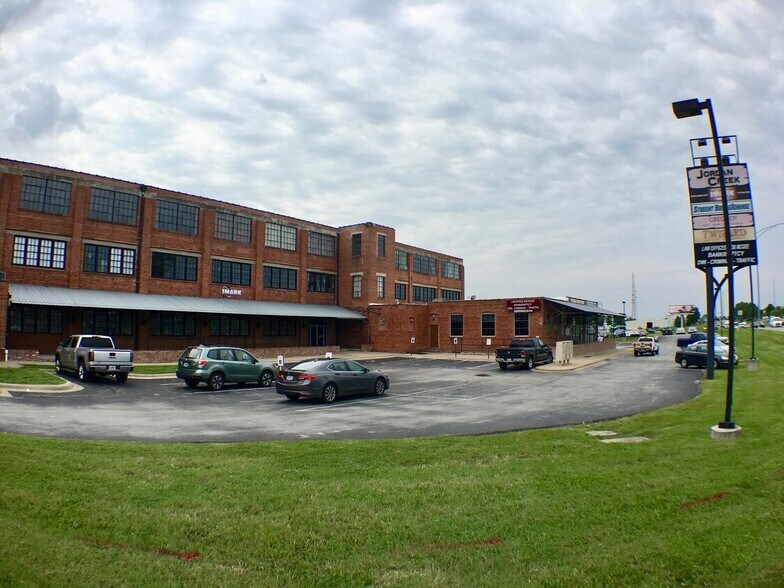 More Photos Of 601 N National Ave, Springfield Office For Lease