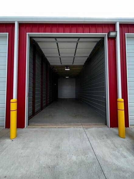 More Photos Of 2342 Zoo Park, Wichita Light Distribution For Sale