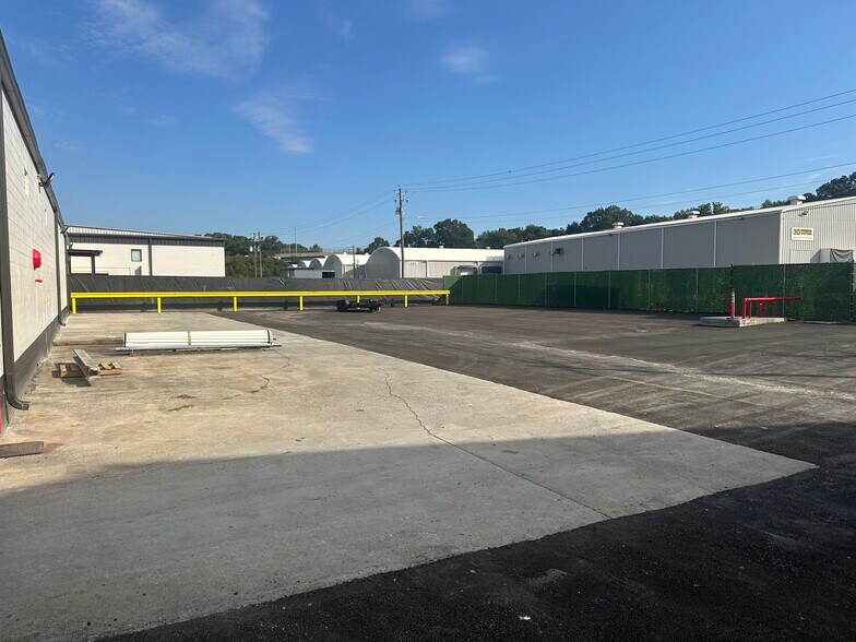 More Photos Of 63 Industrial Dr, Cartersville Manufacturing For Lease