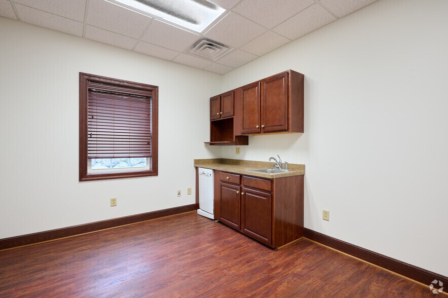 More Photos Of 95 Canal Landing Blvd, Rochester Medical For Lease