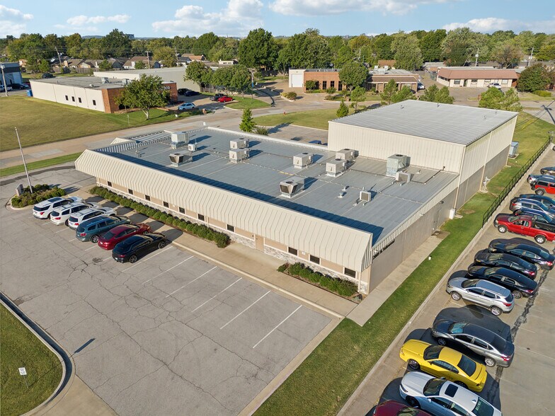 More Photos Of 2005 N Yellowood Ave, Broken Arrow Warehouse For Sale