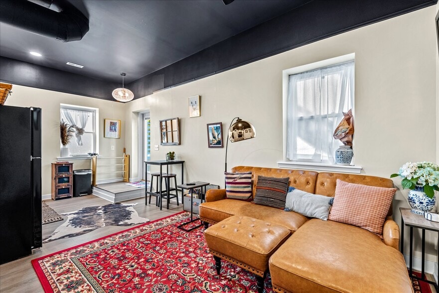 More Photos Of 10 Irving Ave N, Colonial Beach Apartments For Sale