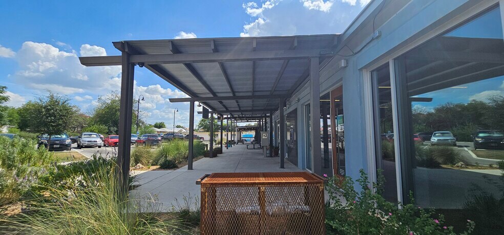 More Photos Of 1602 E Houston St, San Antonio Restaurant For Lease
