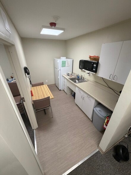 More Photos Of 144 Thadeus St, South Portland Office Residential For Lease