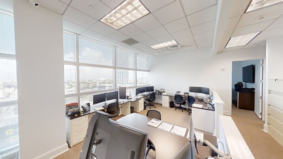 More Photos Of 175 SW 7th St, Miami Medical For Lease