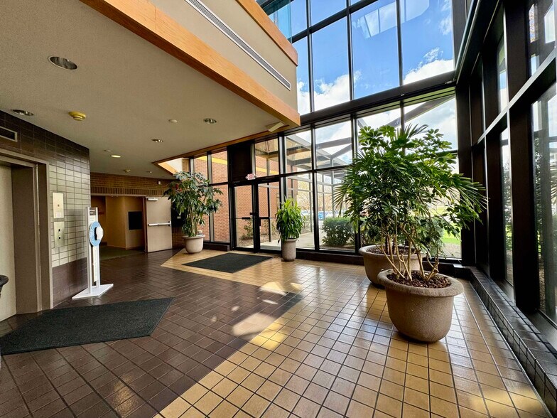 More Photos Of 2127 Espey Ct, Crofton Medical For Lease