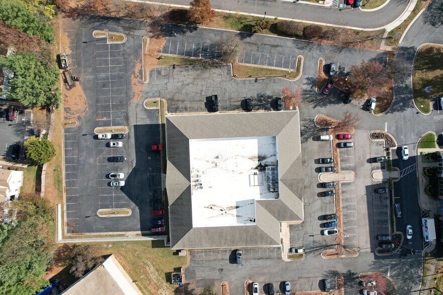 More Photos Of 20 Pidgeon Hill Dr, Sterling Medical For Sale