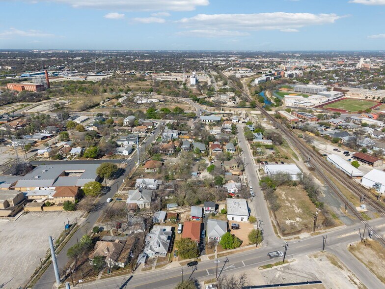 More Photos Of 204 Hunstock Ave, San Antonio Multifamily For Sale