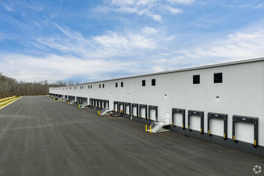 More Photos Of 1045 Richmond Hwy, Fredericksburg Warehouse For Lease