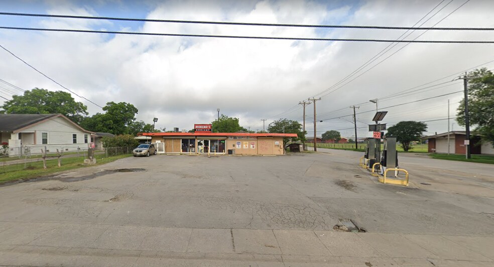 More Photos Of 4103 Commercial Ave, San Antonio Convenience Store For Sale