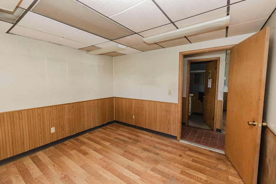 More Photos Of 3315 Central Ave, Winfield Warehouse For Sale